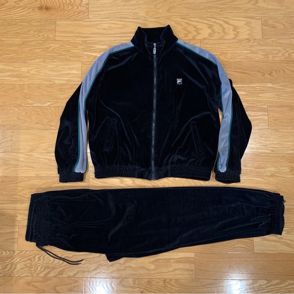 Vintage Y2K Fila Velour sweatsuit / tracksuit size L